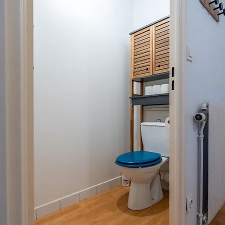 La Bretonnerie Private Parking, 2 Bedrooms, 4 People Apartment *