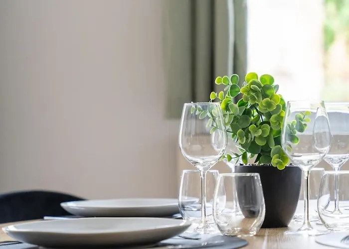 La Bretonnerie Private Parking, 2 Bedrooms, 4 People * Tours