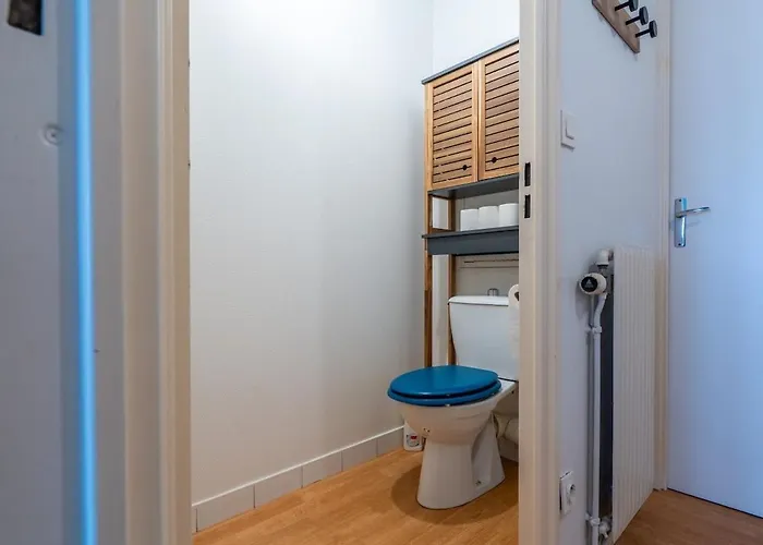 La Bretonnerie Private Parking, 2 Bedrooms, 4 People Apartment *