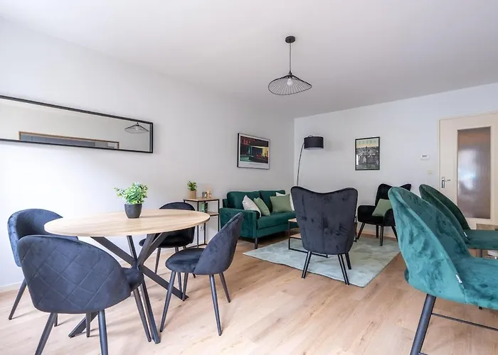 La Bretonnerie Private Parking, 2 Bedrooms, 4 People Apartment