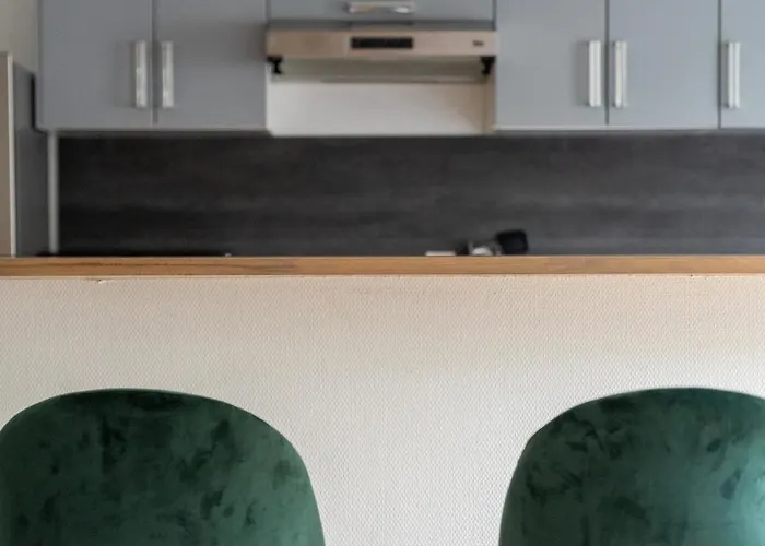 La Bretonnerie Private Parking, 2 Bedrooms, 4 People * Tours