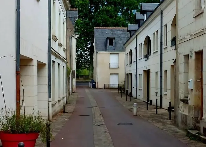 La Bretonnerie Private Parking, 2 Bedrooms, 4 People Apartment Tours