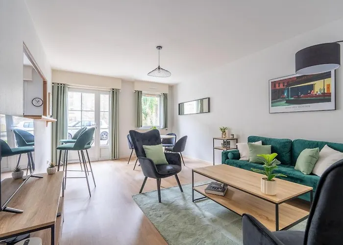 La Bretonnerie Private Parking, 2 Bedrooms, 4 People *