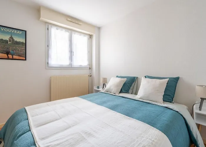 La Bretonnerie Private Parking, 2 Bedrooms, 4 People Tours