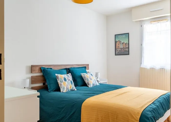 Apartment La Bretonnerie Private Parking, 2 Bedrooms, 4 People *