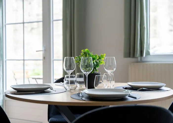 La Bretonnerie Private Parking, 2 Bedrooms, 4 People * Tours